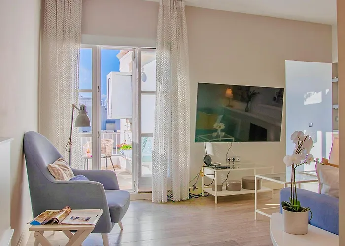 Bonaire Penthouse 2 Terraces Steps From Sitges