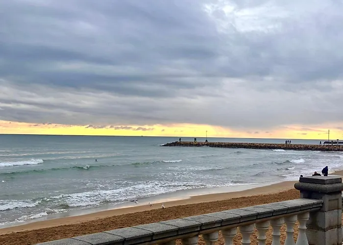 Bonaire Penthouse 2 Terraces Steps From Apartament Sitges
